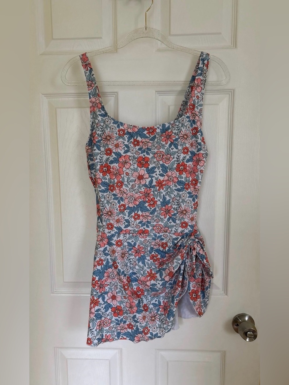 One piece Floral Scoop Neck SwimDress with Side Tie Size large NWT